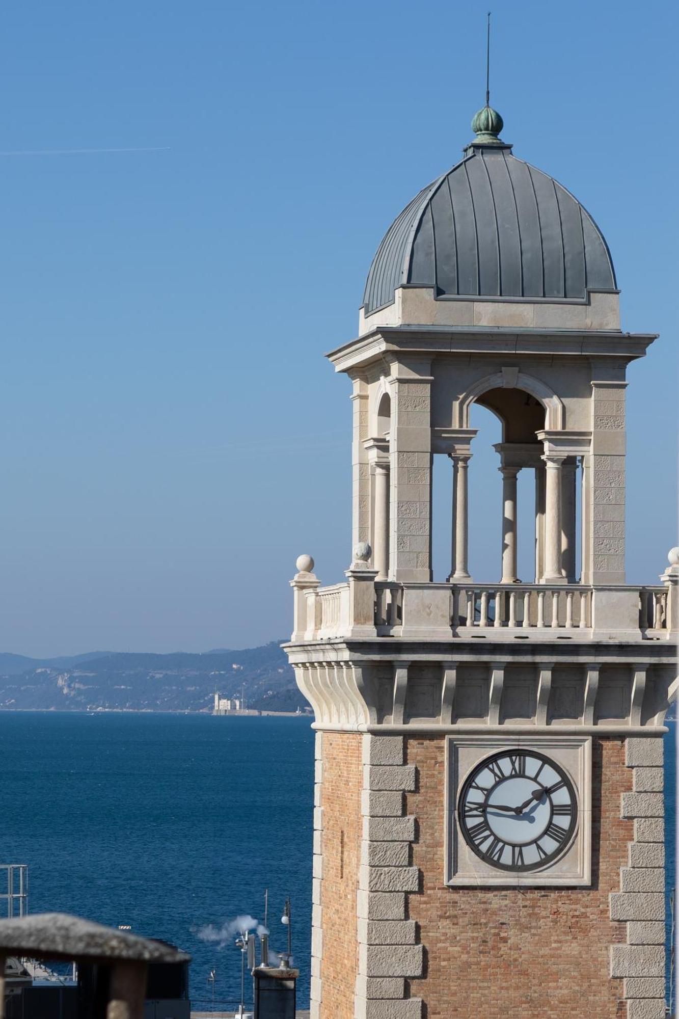 Mansarda Piazza Venezia Trieste Exterior foto
